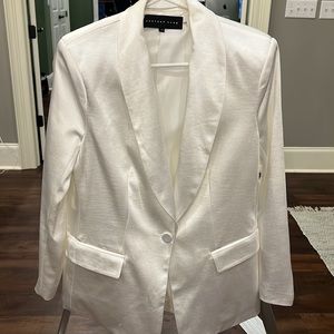 Endless Rose Gorgeous white blazer